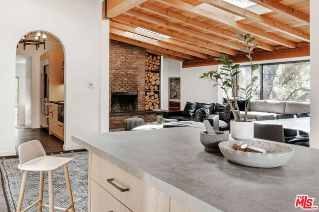 901 Crater Camp Drive, Calabasas CA: https://media.crmls.org/mediaz/b4b80d19-1584-43c0-ba15-4d7afe383a6f.jpg
