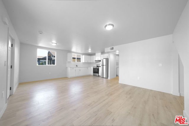 236 W 84th Place, Los Angeles CA: https://media.crmls.org/mediaz/b4b8b2fc-c301-4796-99a1-34076c227ed1.jpg