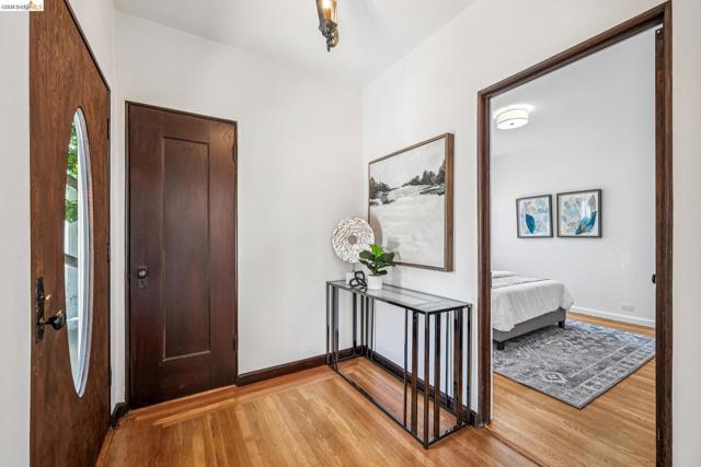 21 Portsmouth Road, Piedmont CA: https://media.crmls.org/mediaz/b4b90a22-8ae8-4e03-9fbb-3afadbd00c92.jpg