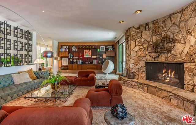 1070 North Hillcrest Road photo 6