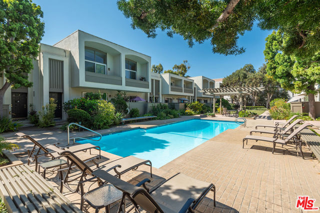 13234 Fiji Way, Marina del Rey CA: https://media.crmls.org/mediaz/b4bac3da-7454-4e3a-ba1e-5d01c6dc4ef0.jpg