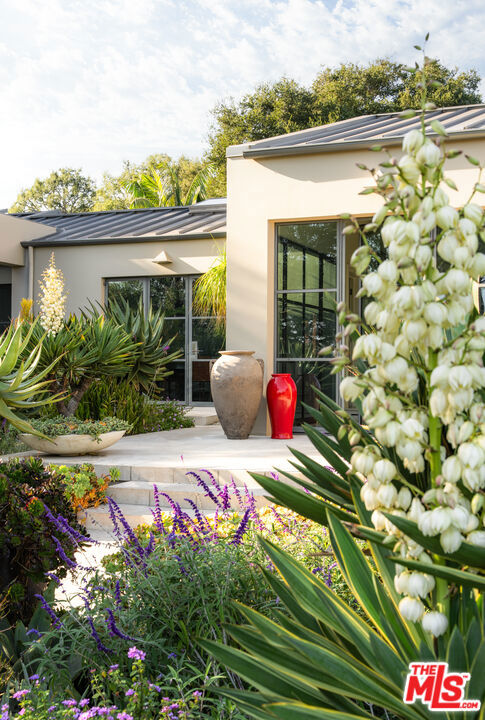 796 Hot Springs Road, Montecito CA: https://media.crmls.org/mediaz/b4bc8d59-43bd-47f7-9ed9-0926873ea5b3.jpg