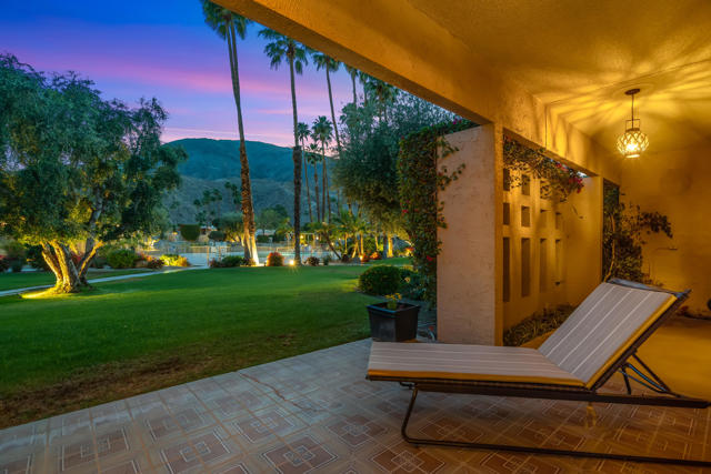 72205 El Paseo, Palm Desert CA: https://media.crmls.org/mediaz/b4bcb2ea-b1b8-4539-9bec-30d12f3faaca.jpg