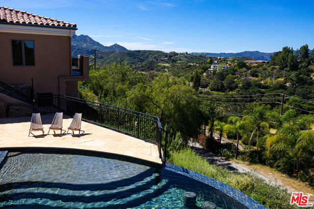 24410 Mulholland Highway, Calabasas CA: https://media.crmls.org/mediaz/b4bcd768-6c6c-42bf-978f-41cea1905ec1.jpg