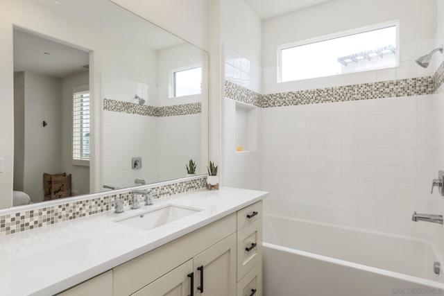 2511 State St, Carlsbad CA: https://media.crmls.org/mediaz/b4bcf913-8e23-4088-a205-1fe4b6bc8437.jpg
