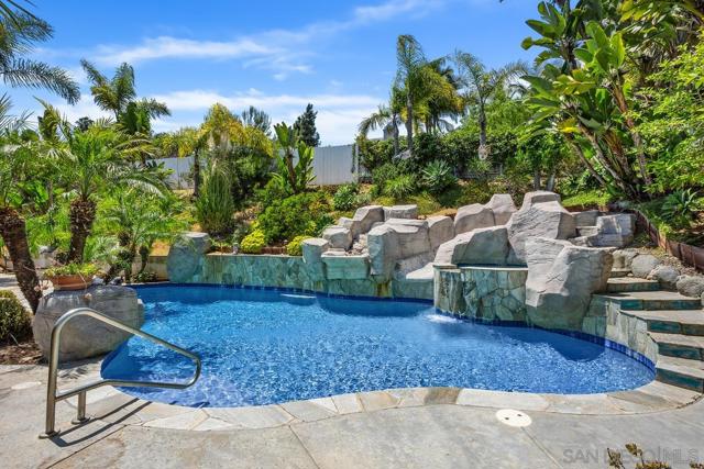 1915 Andrews Ct, Oceanside CA: https://media.crmls.org/mediaz/b4bdb1b1-b4e2-40d8-9a9c-32f376e5a59b.jpg