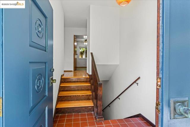 3312 Wisconsin St, Oakland CA: https://media.crmls.org/mediaz/b4bde5d9-1958-4b3a-b116-2f511772aaf3.jpg