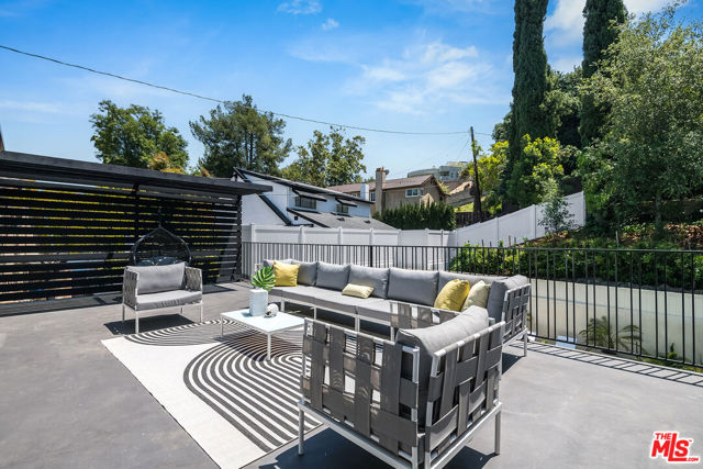 16226 Dickens Street, Encino CA: https://media.crmls.org/mediaz/b4be1de9-2a42-4b54-985e-d4d92d1aaaba.jpg