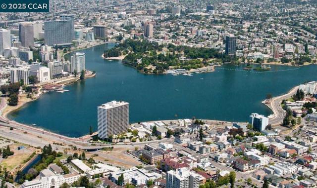 193 Montecito, Oakland CA: https://media.crmls.org/mediaz/b4bea445-0967-439f-8332-67830fddba12.jpg