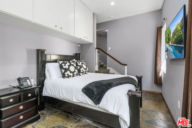 10023 Westwanda Drive, Beverly Hills CA: https://media.crmls.org/mediaz/b4beae52-e63b-45c9-ada9-ff96a9ccadc3.jpg