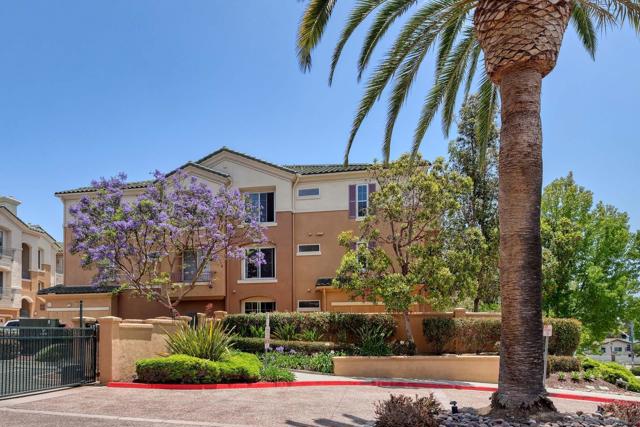 12376 Carmel Country Rd, San Diego CA: https://media.crmls.org/mediaz/b4bec0c9-fbb4-4295-8063-370b3eed837f.jpg