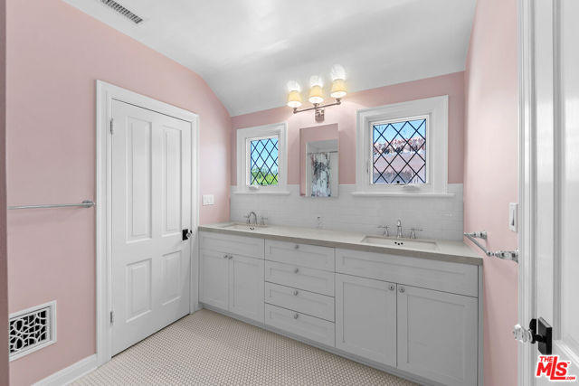 10736 Le Conte Avenue, Los Angeles CA: https://media.crmls.org/mediaz/b4bed0dd-9d3c-4fa3-8137-65d1fb8ac402.jpg