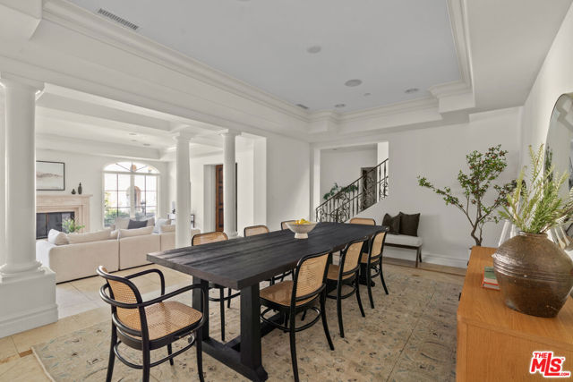 3697 Benedict Canyon Lane, Sherman Oaks CA: https://media.crmls.org/mediaz/b4beed10-68af-498f-9401-20b43901a428.jpg