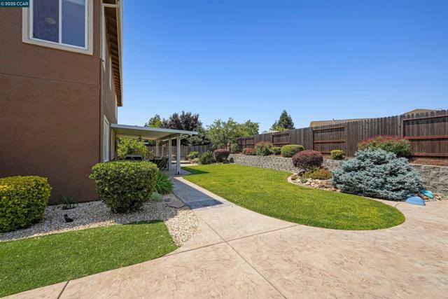 812 Westgate Drive, Vacaville CA: https://media.crmls.org/mediaz/b4bf6292-027e-469d-9da4-f2a95c7d7adf.jpg