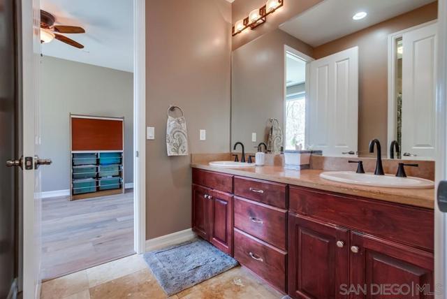 Image 26 of 44 For 16270 Pauma Valley Dr