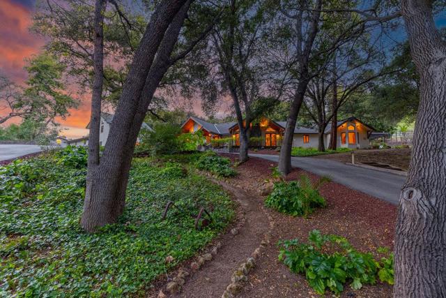 14205 Shannon Road, Los Gatos CA: https://media.crmls.org/mediaz/b4c09b1b-b0ed-4872-82c0-17dc7e9fa727.jpg