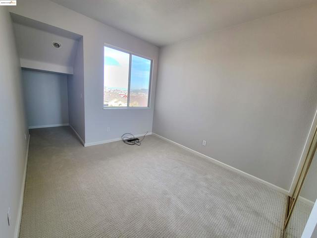 386 Bay Ridge Drive, Daly City CA: https://media.crmls.org/mediaz/b4c0e714-33ef-4b36-a44e-c318d9da31be.jpg