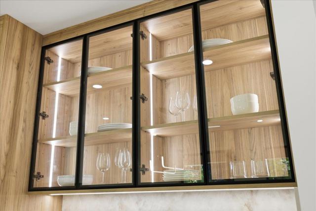 852 La Para Avenue, Palo Alto CA: https://media.crmls.org/mediaz/b4c0ef48-dc80-4c33-adb7-cf6399df2452.jpg