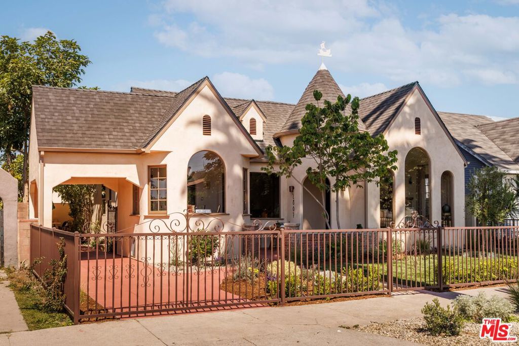 2807 Somerset Drive