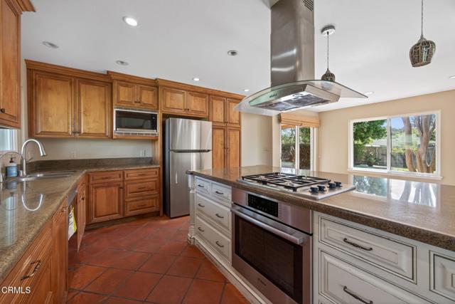 Detail Gallery Image 21 of 63 For 1525 Fairway Dr, Camarillo,  CA 93010 - 4 Beds | 2/1 Baths