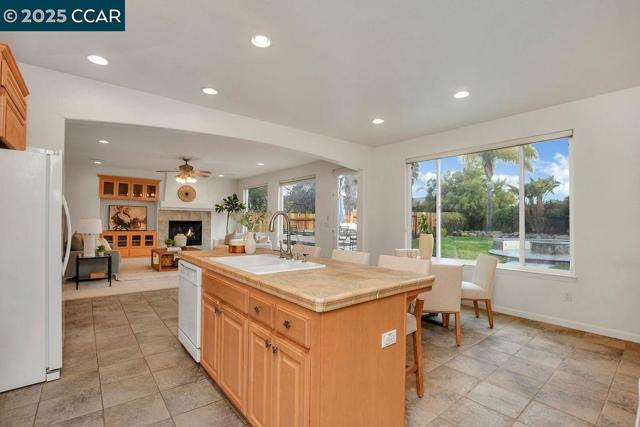 2460 Covelite Way, Antioch CA: https://media.crmls.org/mediaz/b4c1be19-522a-4e14-bf08-5b0df10e0e49.jpg