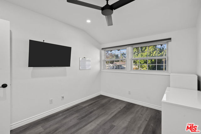 18352 Donmetz Street, Porter Ranch CA: https://media.crmls.org/mediaz/b4c1d7e8-6830-4b8f-9e80-5688319c8d49.jpg