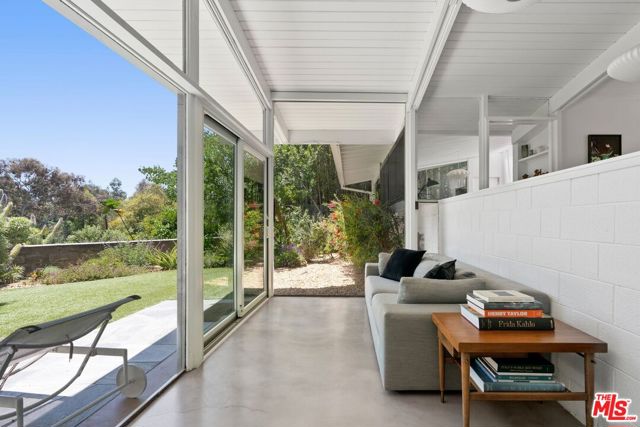 810 Bramble Way, Los Angeles CA: https://media.crmls.org/mediaz/b4c201ae-11ef-4c85-a3ed-6cd717d24f80.jpg