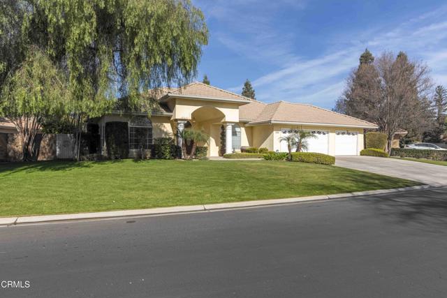 4205 Palisades Circle, Bakersfield CA: https://media.crmls.org/mediaz/b4c2abd1-430b-4c9d-8b62-050565b23a63.jpg