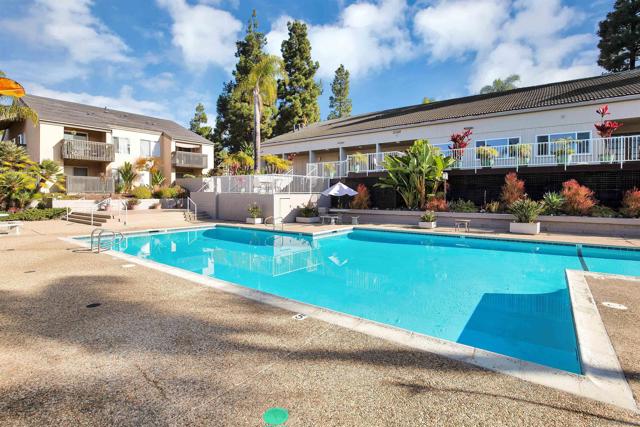 8570 Via Mallorca, La Jolla CA: https://media.crmls.org/mediaz/b4c2ec3b-2027-43b9-8935-0295f9657af2.jpg