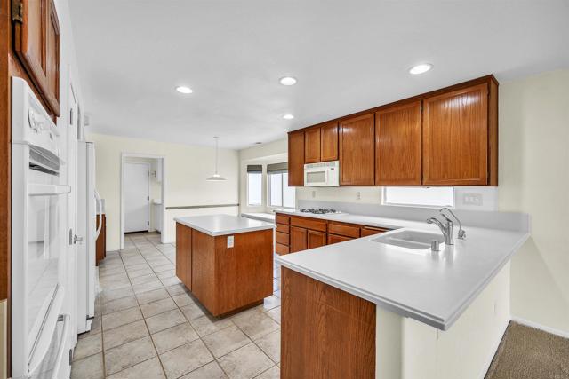 6017 Piros Way, Oceanside CA: https://media.crmls.org/mediaz/b4c33029-4b6c-4885-8cd7-0afaa62573d3.jpg