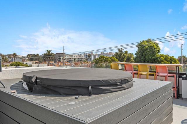 508 N Tremont Street, Oceanside CA: https://media.crmls.org/mediaz/b4c37fc6-967f-49c5-a711-4899ac183c3c.jpg