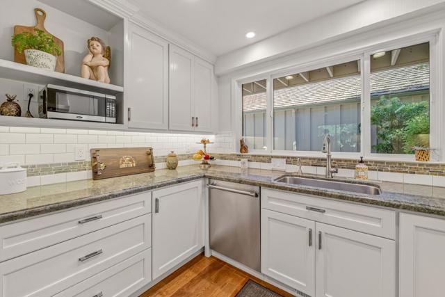 9524 Bay Court, Carmel CA: https://media.crmls.org/mediaz/b4c397ad-3319-4f5c-b316-6d3013c63e10.jpg
