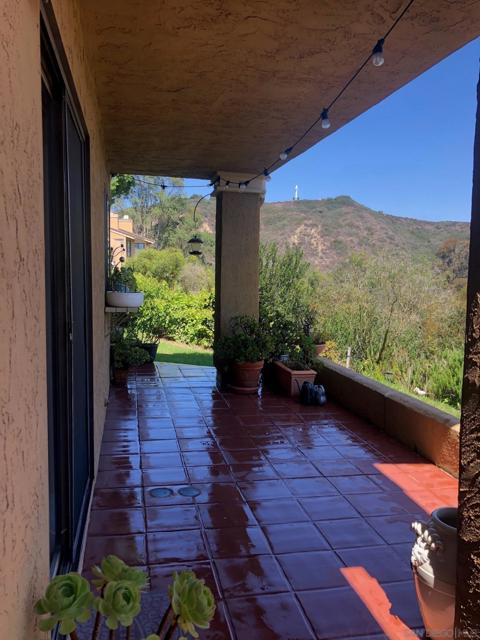 6645 Caminito Scioto, La Jolla CA: https://media.crmls.org/mediaz/b4c40c20-e913-45c0-abf8-e2635045ba0f.jpg
