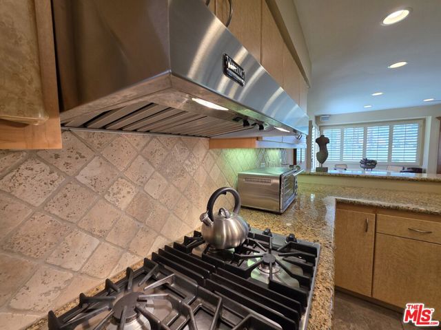 34725 Mission Hills Drive, Rancho Mirage CA: https://media.crmls.org/mediaz/b4c46cdd-0e6c-4ec6-b06c-3cbfaeea4bc4.jpg