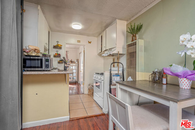 7442 Vineland Avenue, Sun Valley CA: https://media.crmls.org/mediaz/b4c4aa75-0262-428e-aae2-755a1b42a48f.jpg