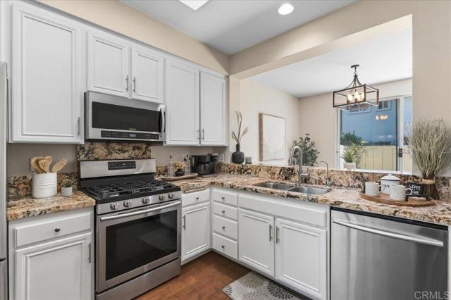 Detail Gallery Image 16 of 42 For 2217 Lago Ventana, Chula Vista,  CA 91914 - 3 Beds | 2/1 Baths