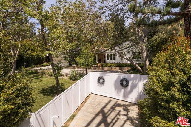 2064 Coldwater Canyon Drive photo 2