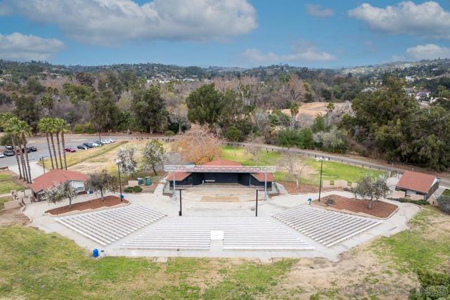 2927 Lawrence Ln, Escondido CA: https://media.crmls.org/mediaz/b4c66e8a-0edb-43bf-b1c6-d8b3ad6b5c64.jpg