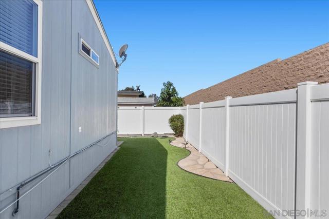 809 Discovery St, San Marcos CA: https://media.crmls.org/mediaz/b4c68c3e-5484-4b02-809e-b34011fd97eb.jpg
