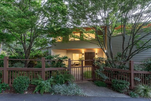 3 Oak Forest Court, Portola Valley CA: https://media.crmls.org/mediaz/b4c6f0dd-9ec7-4608-a2a5-89ac54a3463c.jpg