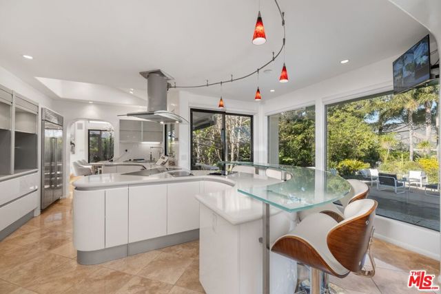 29417 Bluewater Road, Malibu CA: https://media.crmls.org/mediaz/b4c71087-ab7a-46e5-97e5-51b4e7b2c168.jpg