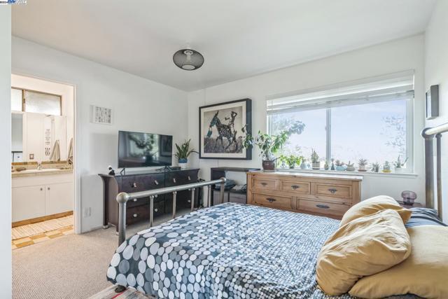 Image 24 of 39 For 15 Encina Pl