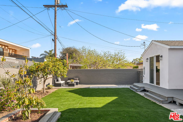 4240 Chase Avenue, Los Angeles CA: https://media.crmls.org/mediaz/b4c77263-e2b7-4053-9055-a0c5fe124291.jpg