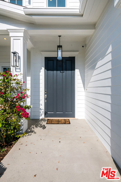 4402 Ledge Avenue, Toluca Lake CA: https://media.crmls.org/mediaz/b4c7d94d-cb03-40e6-aeba-03958ef1423d.jpg