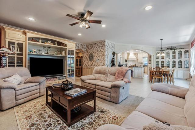 290 Bonnie Lane, Hollister CA: https://media.crmls.org/mediaz/b4c824bb-33fb-409c-8948-80e4bc01e5b4.jpg