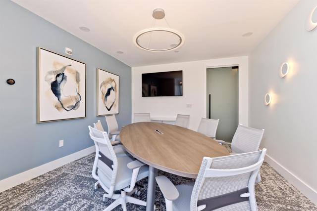 550 Front St, San Diego CA: https://media.crmls.org/mediaz/b4c89198-7aec-4b68-bf4b-26bde9c2a10d.jpg