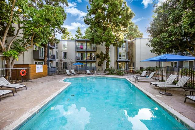 4860 Rolando Ct, San Diego CA: https://media.crmls.org/mediaz/b4c8bb2a-992a-46a5-afd1-f9bbaf4d0f1f.jpg