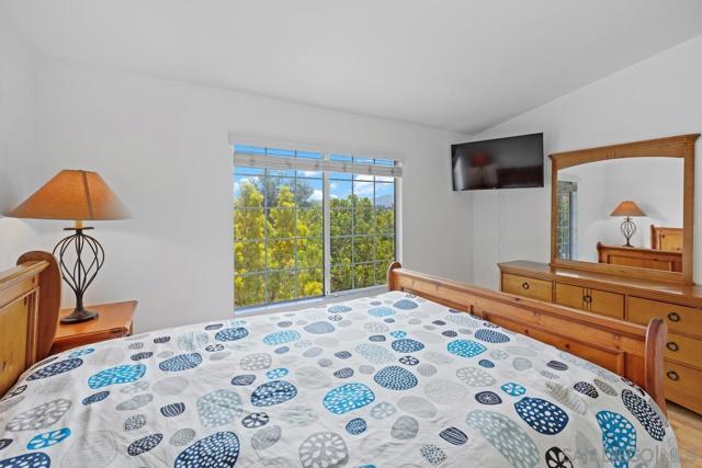 18557 Caminito Pasadero, San Diego CA: https://media.crmls.org/mediaz/b4c8ede8-6277-420e-85d5-39d24f24d42f.jpg