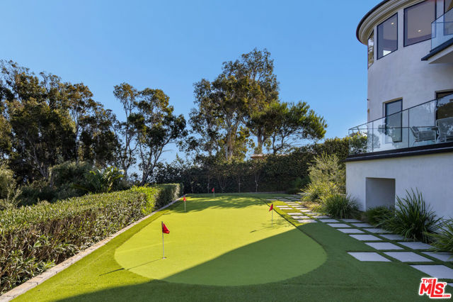 7052 Dume Drive, Malibu CA: https://media.crmls.org/mediaz/b4c8f024-9426-4bdb-b231-7bebe92f1558.jpg