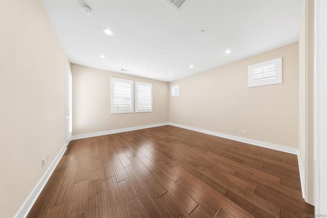 6749 Solterra Vista Pkwy, San Diego CA: https://media.crmls.org/mediaz/b4c907ce-9fe6-4c97-95bd-d1ea8e9a367f.jpg